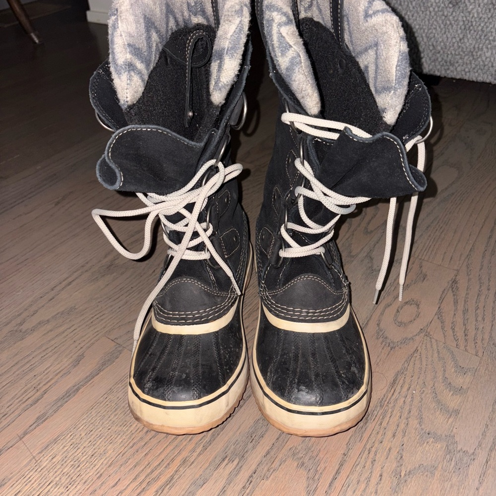 Sorel Black Tribal Print Winter Boots